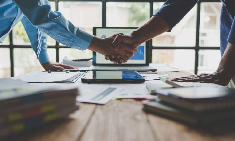 Close-up of a handshake between two professionals, symbolising trust and partnership in choosing the right event company.
