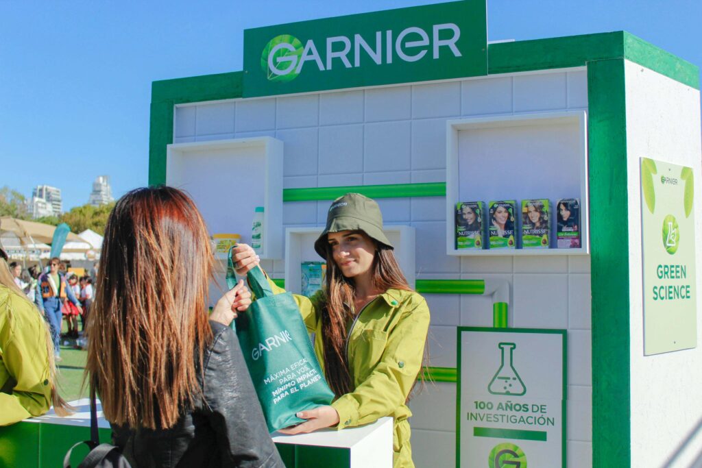 Brand engaging with visitors through a live giveaway at an in-person event