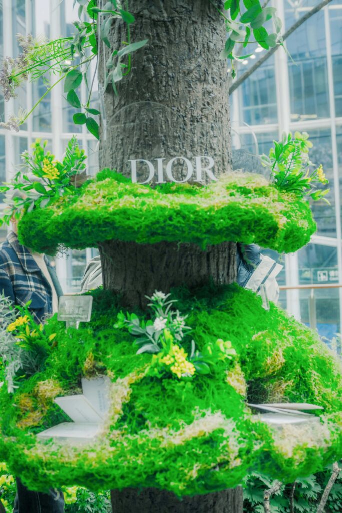 Dior brand activation installation. Green, nature style - example of unique campaign activation.